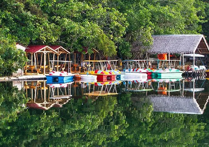 Papa Tasi Lakeside And Park