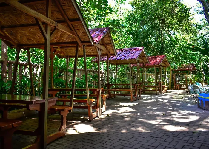 Hotel Papa Tasi Lakeside And Park 3*