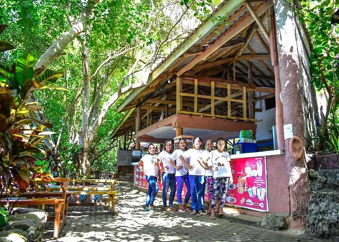 Papa Tasi Lakeside And Park Hotel 3*